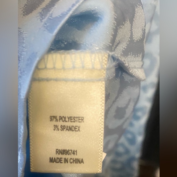 LAST CHANCE - Light blue button up blouse with subtle leopard print - Picture 7 of 8